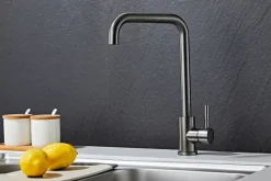 Køkkenarmatur m/kantet tud gunmetal